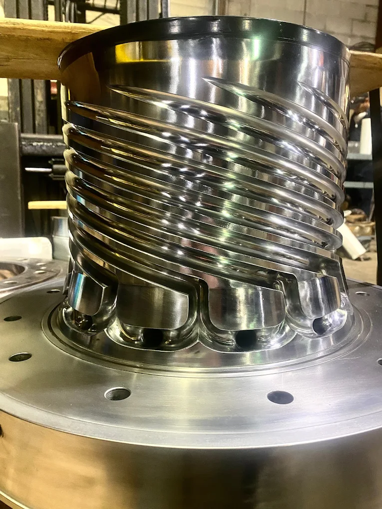 Polished steel roll with mirror surface finish
